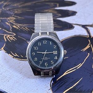 Vintage Men’s Comfort Band Silver and Blue Face Quartz Watch B1